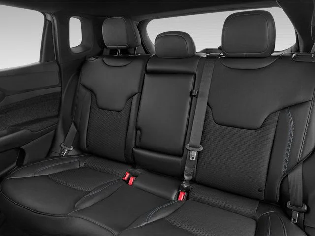 Used 2024 White Jeep Latitude image 11