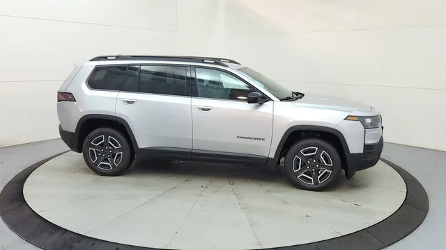 New 2026 Silver Zynith Clear-Coat Exterior Paint Jeep Laredo image 13