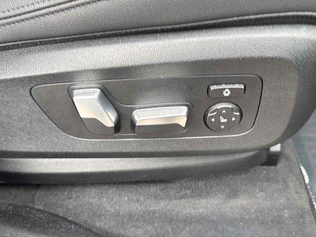 Used 2019 Black Sapphire Metallic BMW xDrive40i image 15