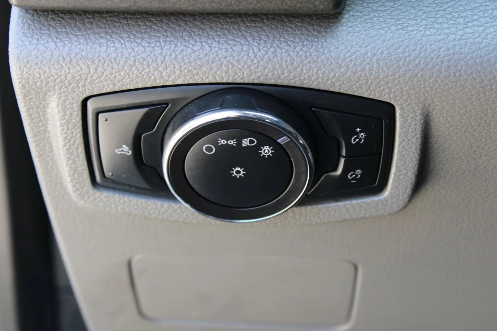 Used 2019 White Ford XL image 26