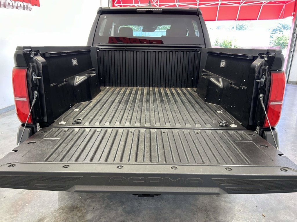 Used 2025  Toyota SR5 image 13