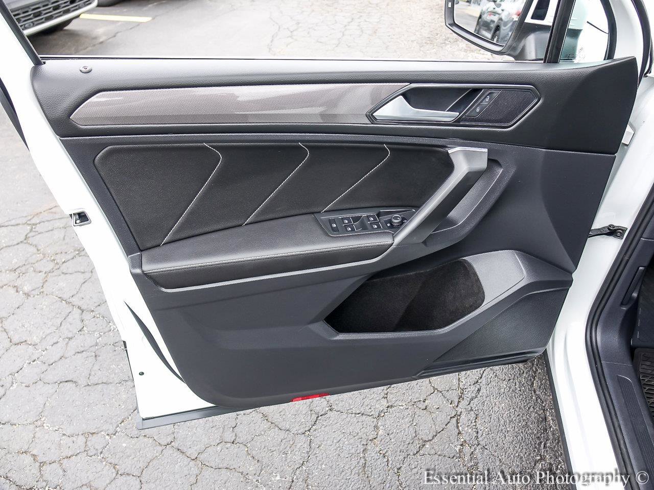 Used 2023 Opal White Pearl Volkswagen SE image 19