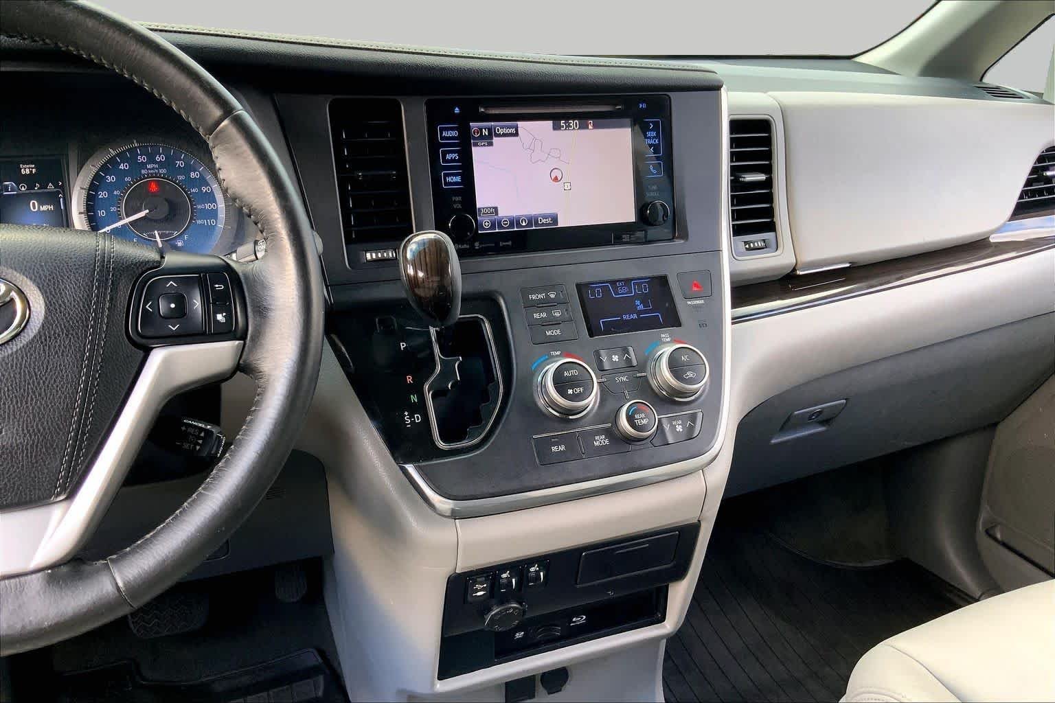 Used 2017 Predawn Gray Mica Toyota XLE Premium image 7