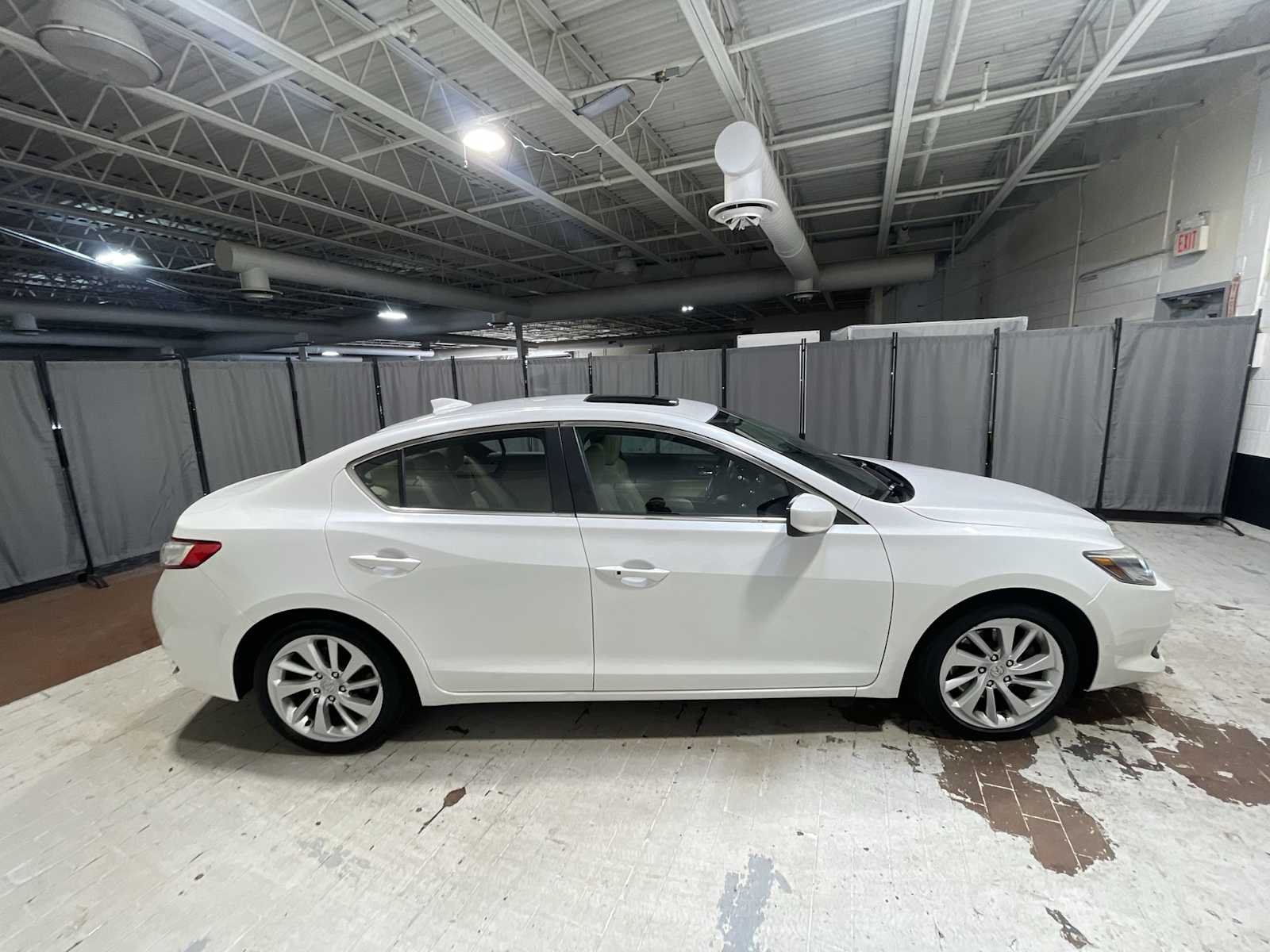 Used 2018 Bellanova White Pearl Acura  image 27