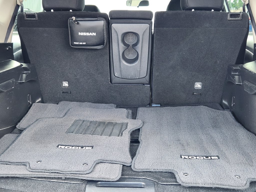 Used 2018 White Nissan SV image 25