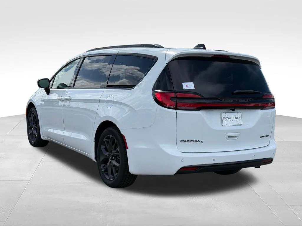 New 2027 Bright White Clear-Coat Exterior Paint Chrysler Limited image 3