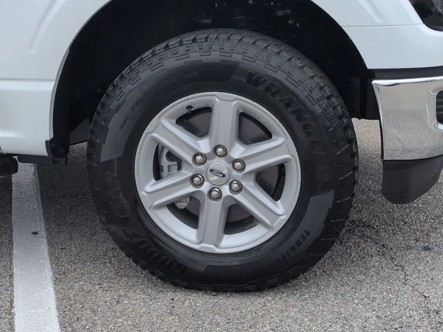 New 2026 Oxford White Ford XLT image 11