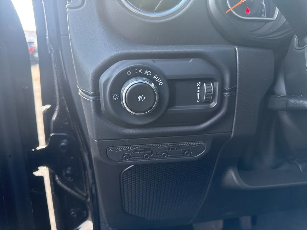 2025 Jeep Wrangler 4-Door Sahara - Photo 15