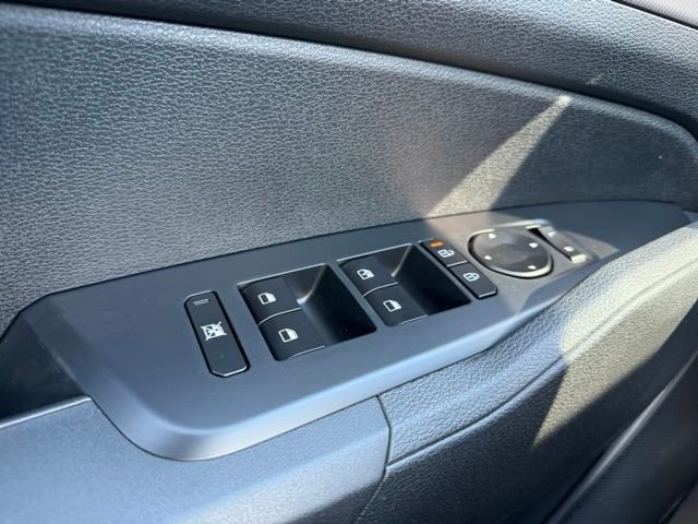 New 2027 Glacial White Pearl Kia LX image 22