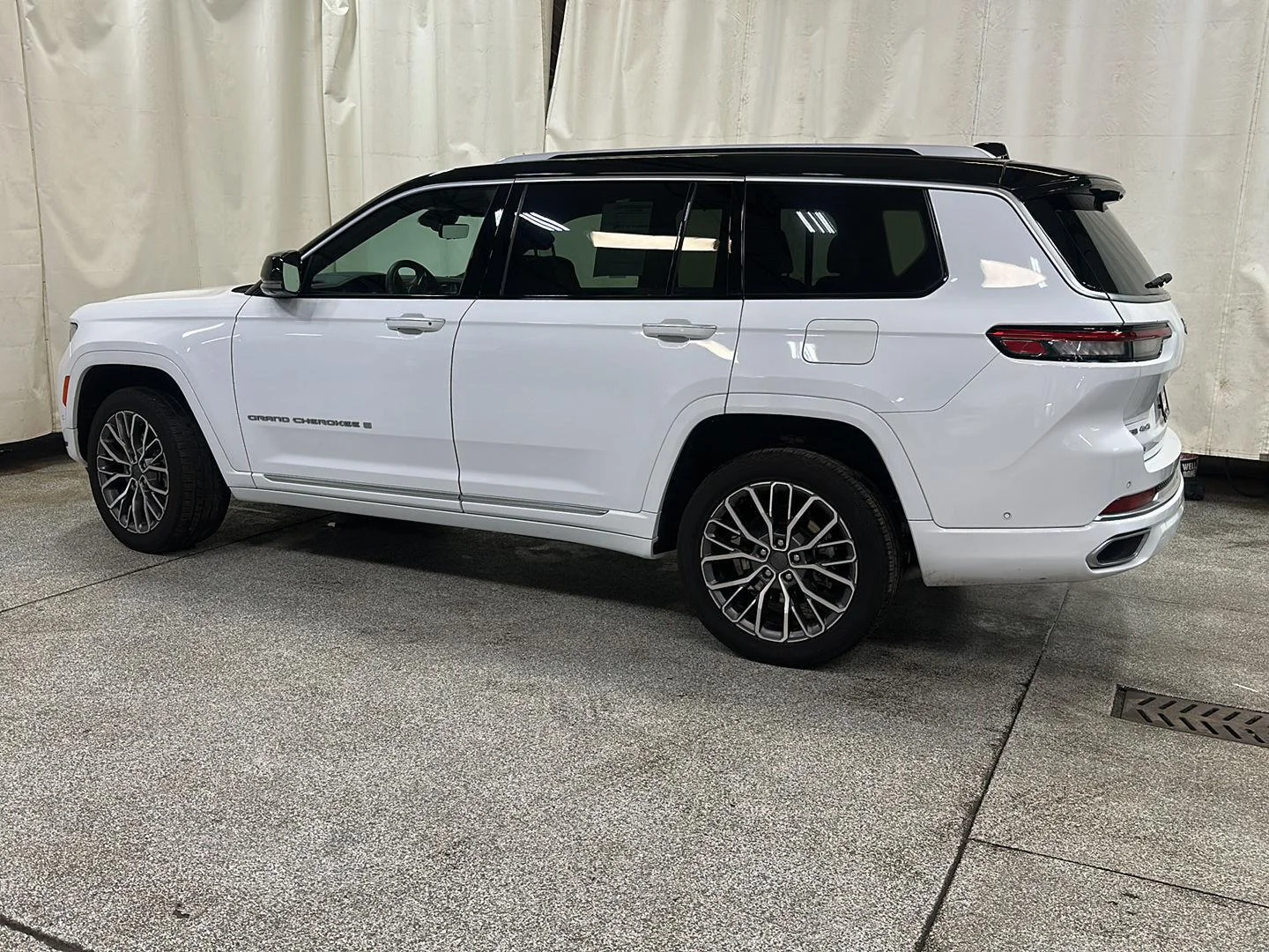 Used 2023 Bright White Clearcoat Jeep Summit Reserve image 3