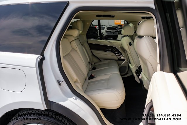 Used 2024  Land Rover SE image 39