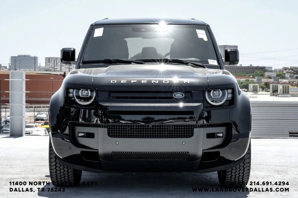 New 2026 Santorini Black Metallic Land Rover X-Dynamic SE image 3