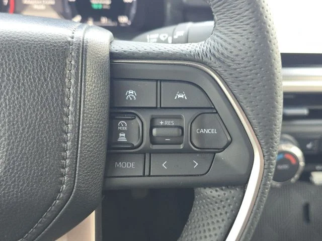 Used 2025  Toyota  image 37