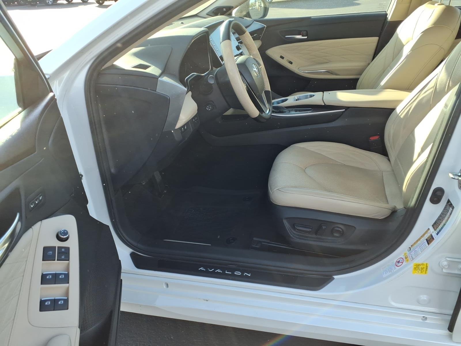 2019 Toyota Avalon Limited - Photo 18