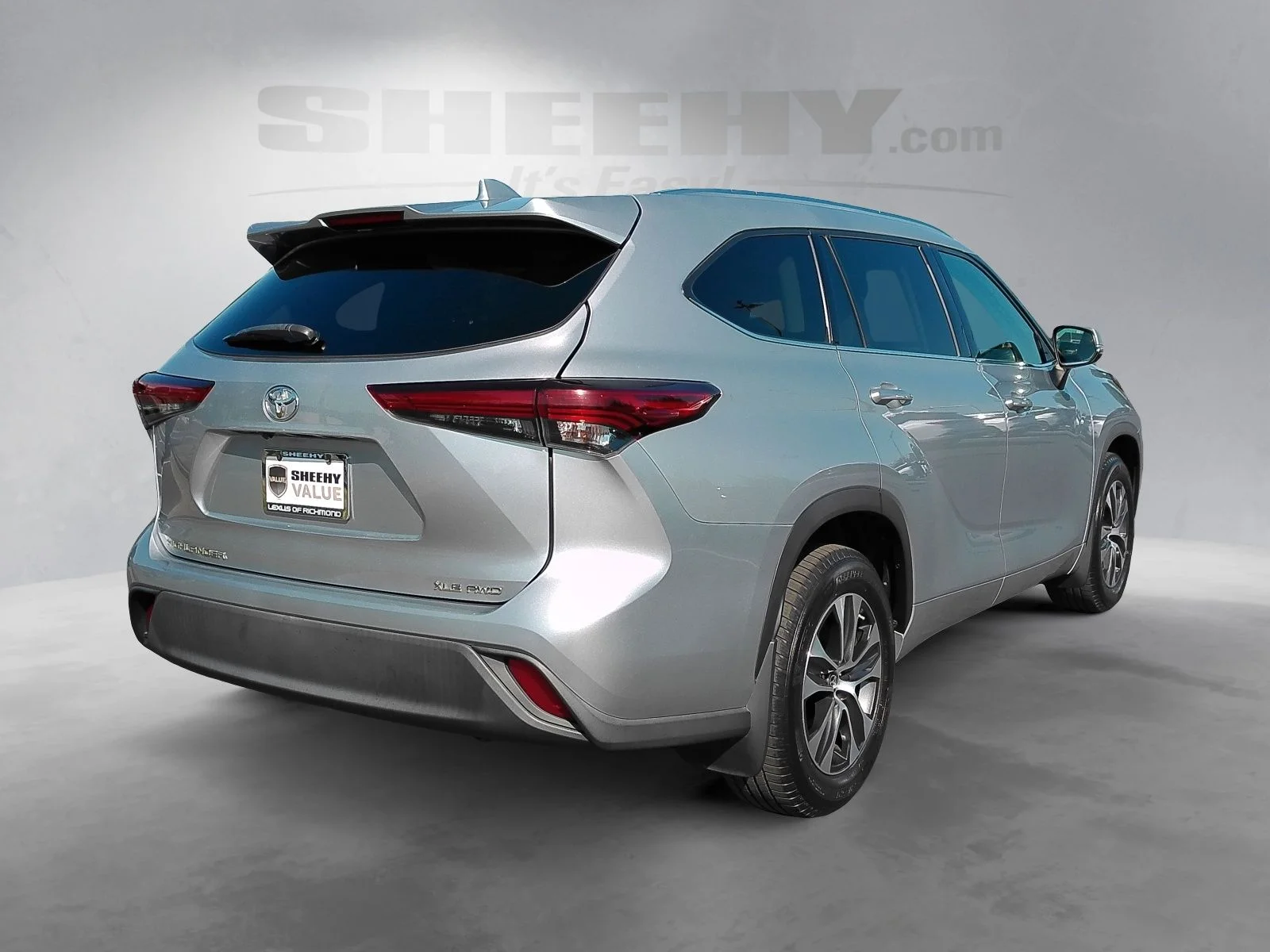 Used 2020 Silver Toyota XLE image 13