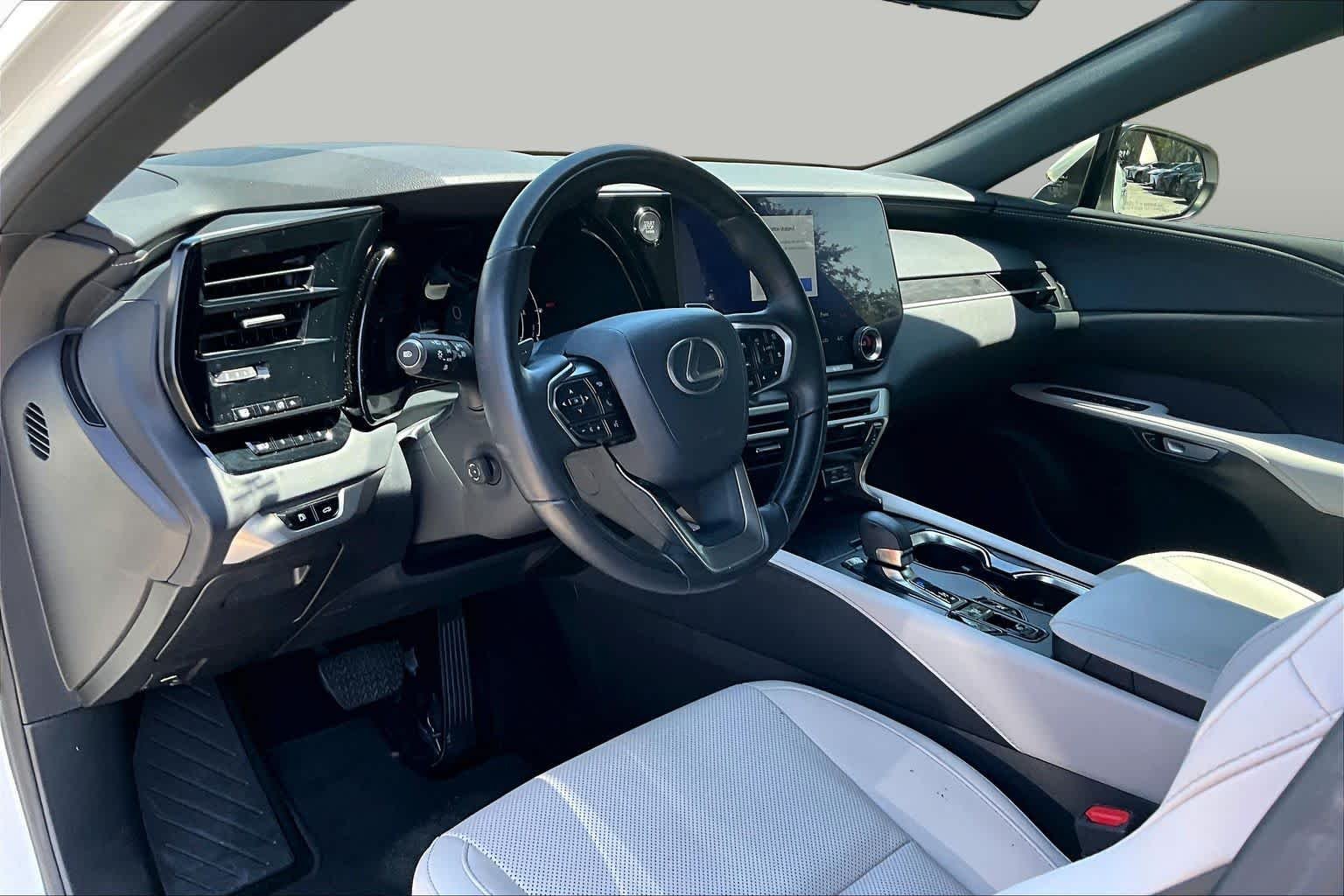Used 2024 Eminent White Pearl Lexus Premium image 18