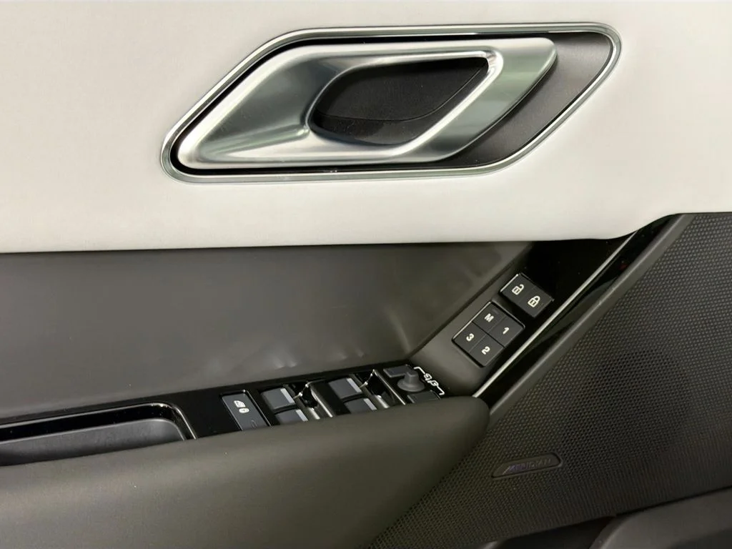 New 2026 Varesine Blue Land Rover S image 18