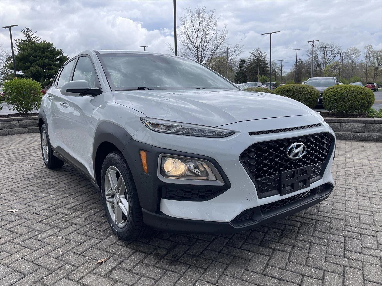 Used 2020 Chalk White Hyundai SE image 7