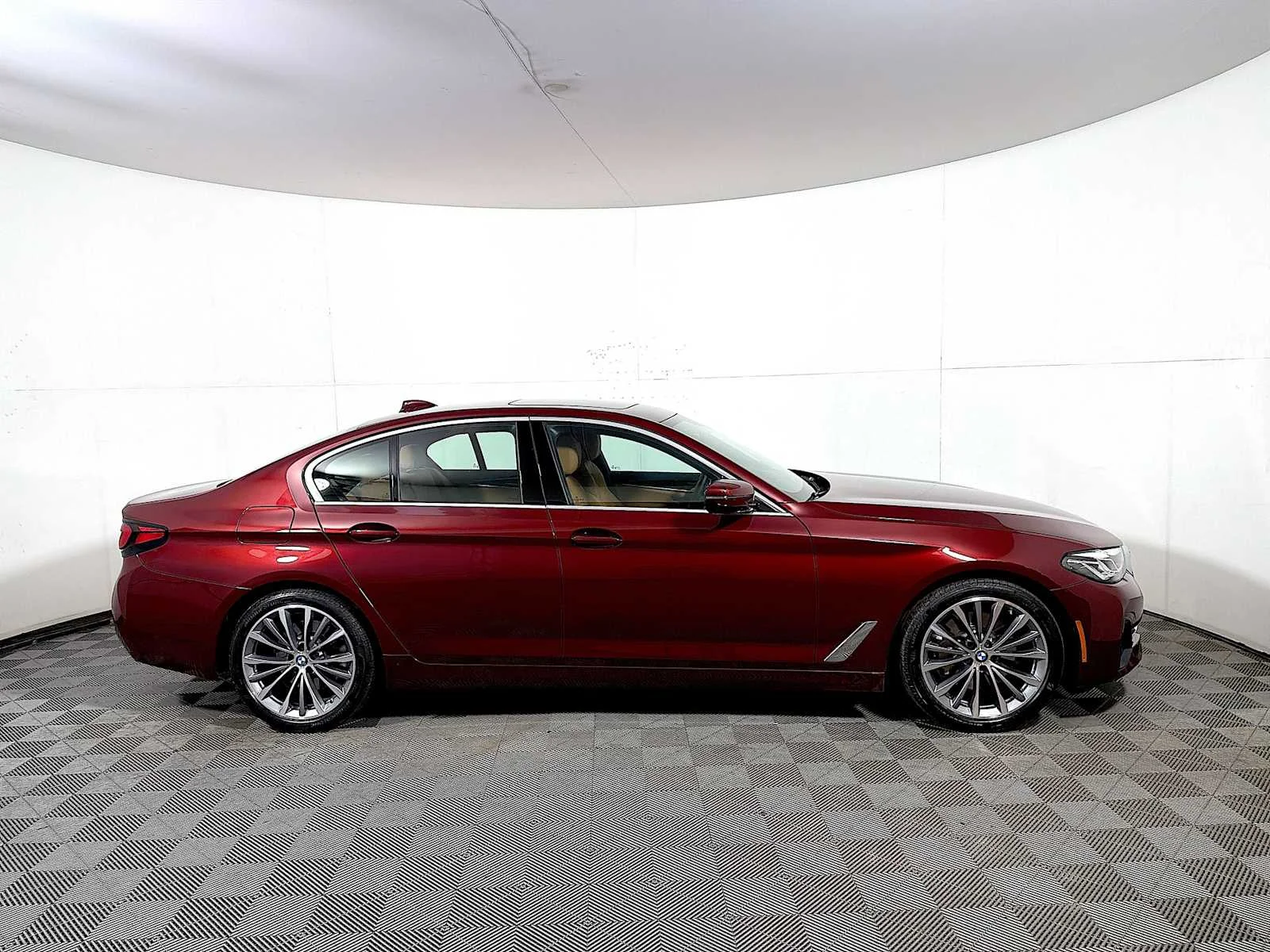 Used 2023 Aventurin Red Metallic BMW 530i xDrive image 7