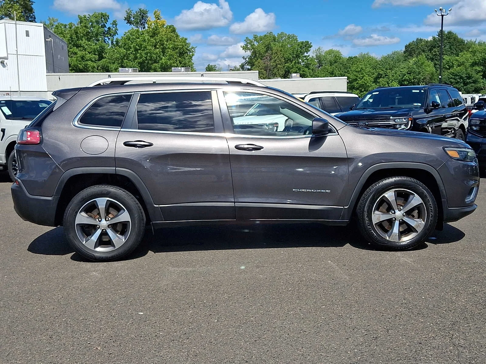 Used 2019 Granite Crystal Clearcoat Metallic Jeep Limited image 7