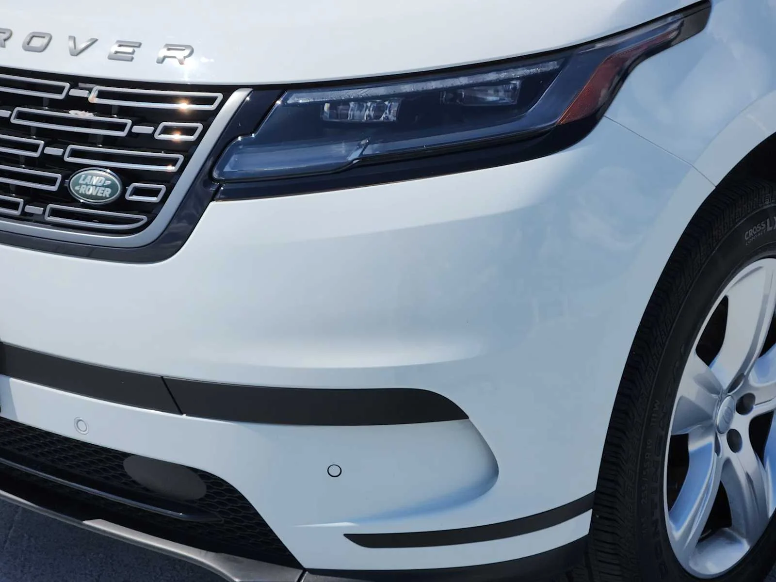 Certified Used 2025 Fuji White Land Rover S image 8