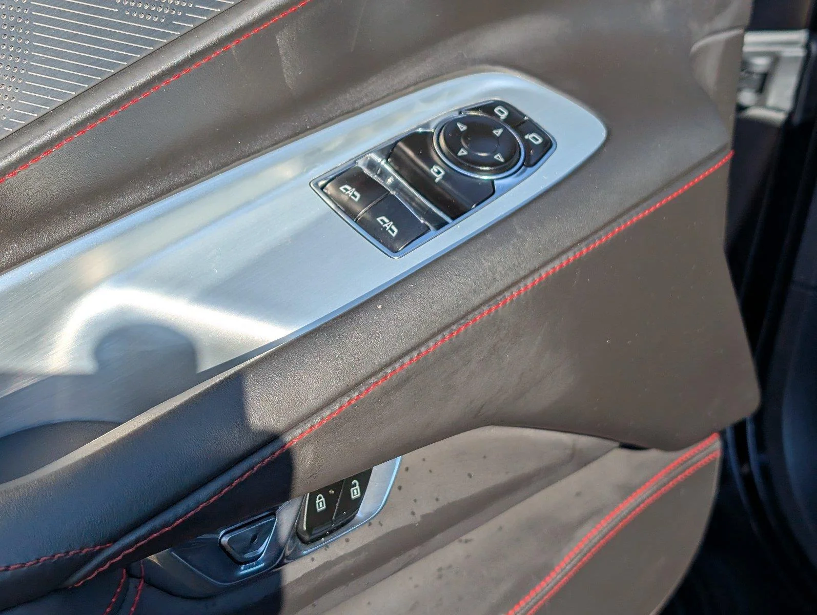 Used 2020 BLACK Chevrolet 3LT image 21