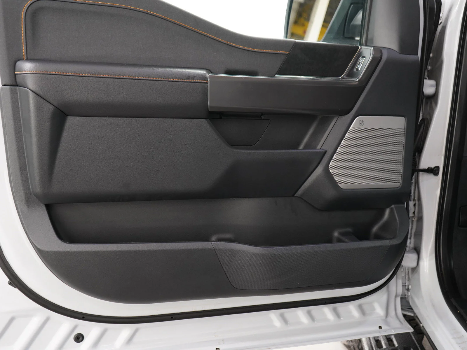 Used 2025 Space White Metallic Ford Tremor image 17