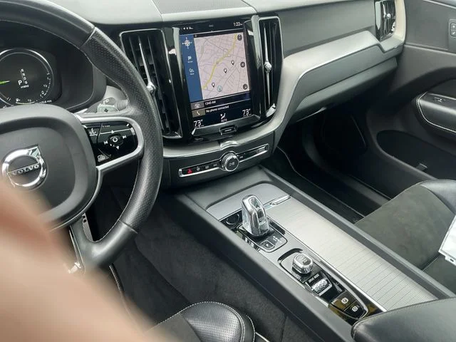 Used 2018 Black Volvo T8 R-Design image 23