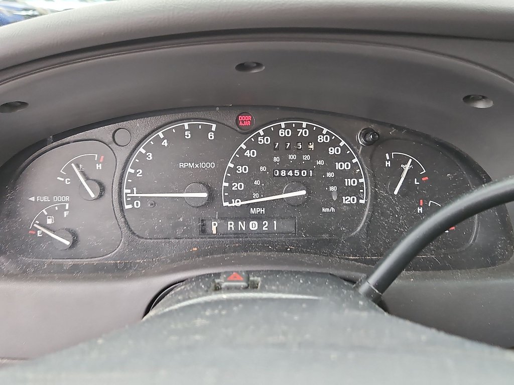 Used 2002  Ford Edge image 19