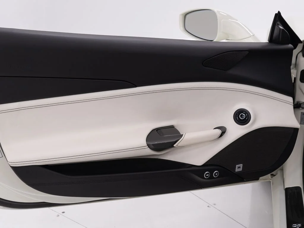 Used 2018 Bianco Avus Ferrari  image 19