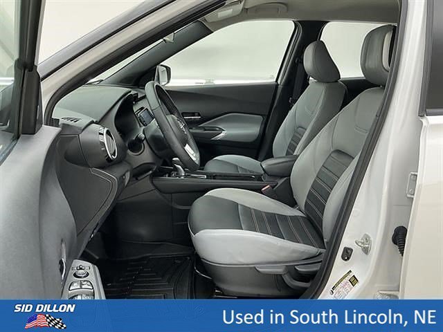 Used 2022 Aspen White Tricoat/Super Black Nissan SR image 17