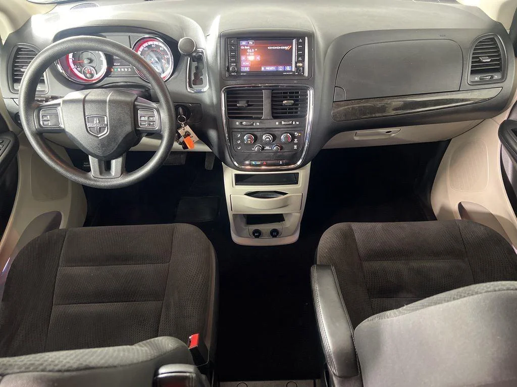 Used 2019 Indigo Blue Dodge SE image 19