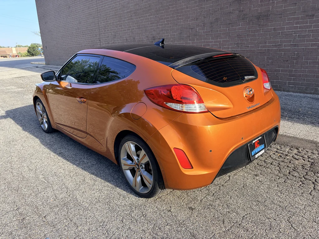 Used 2013 26.2 Yellow Hyundai w/Black Int image 3