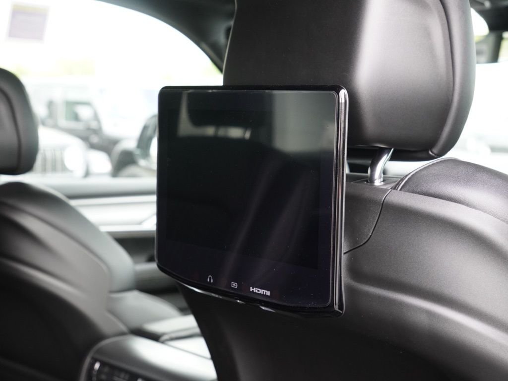 New 2026 Bright White Clear-Coat Exterior Paint Jeep Limited image 24