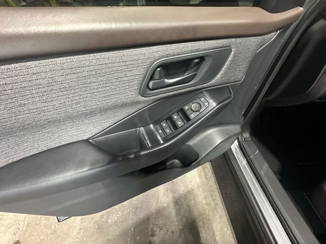 Used 2023 Gray Nissan S image 19