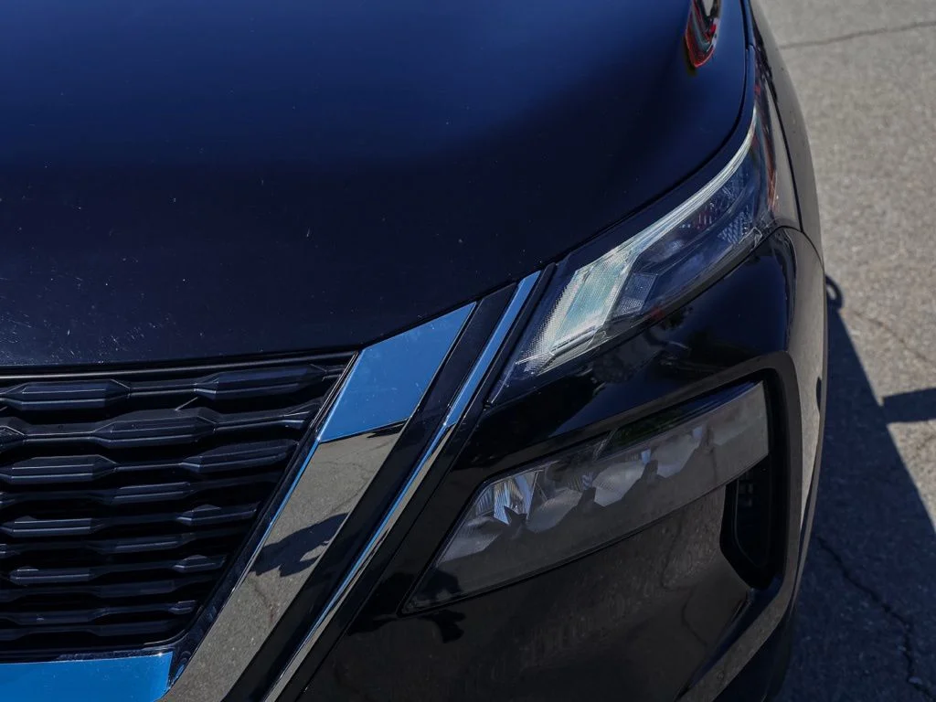 Used 2023 Black Nissan S image 9