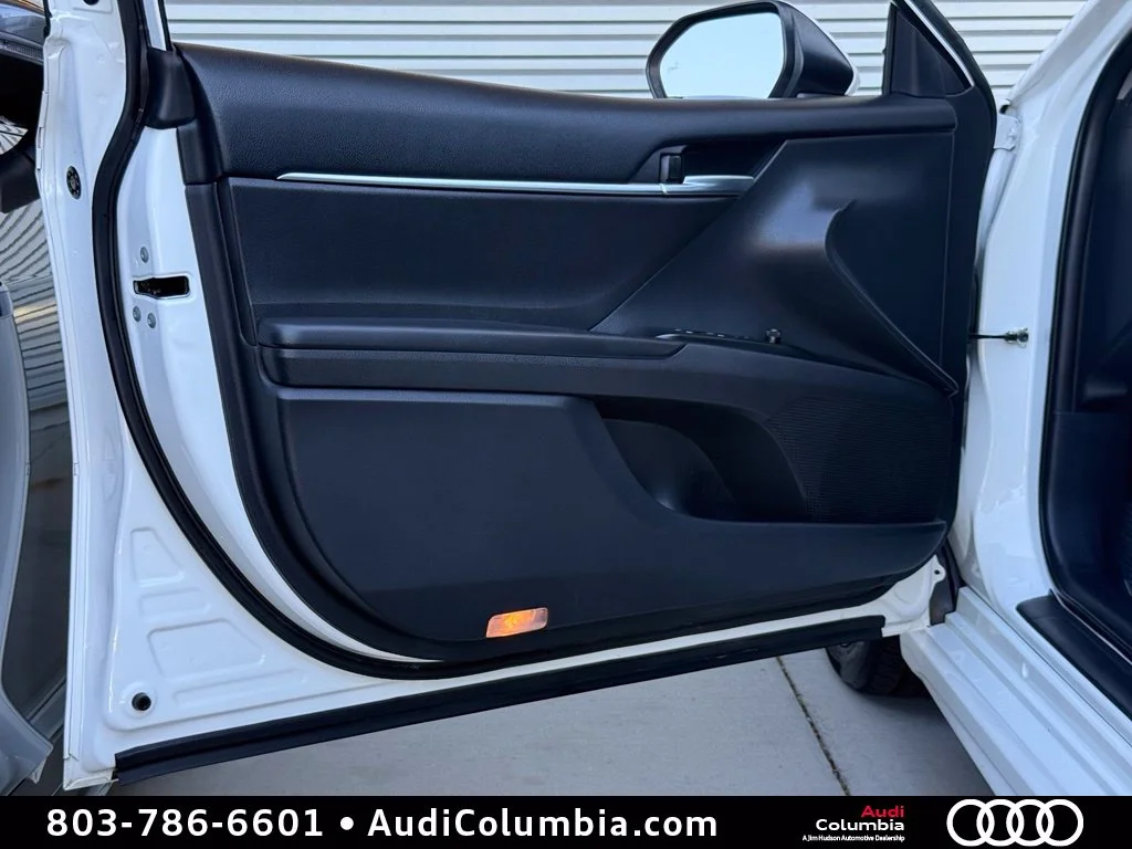 Used 2018 White Toyota SE image 17