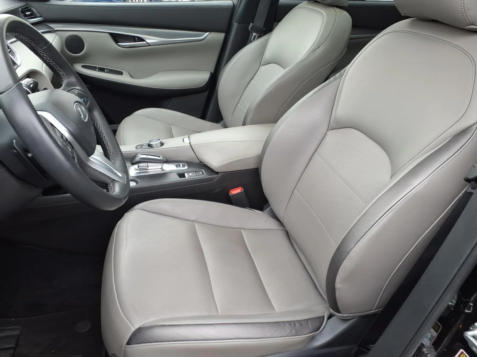 Certified Used 2024 Black INFINITI LUXE image 20