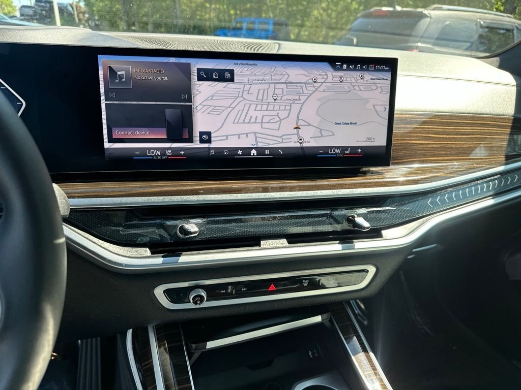 Used 2026 Mineral White Metallic BMW xDrive40i image 18