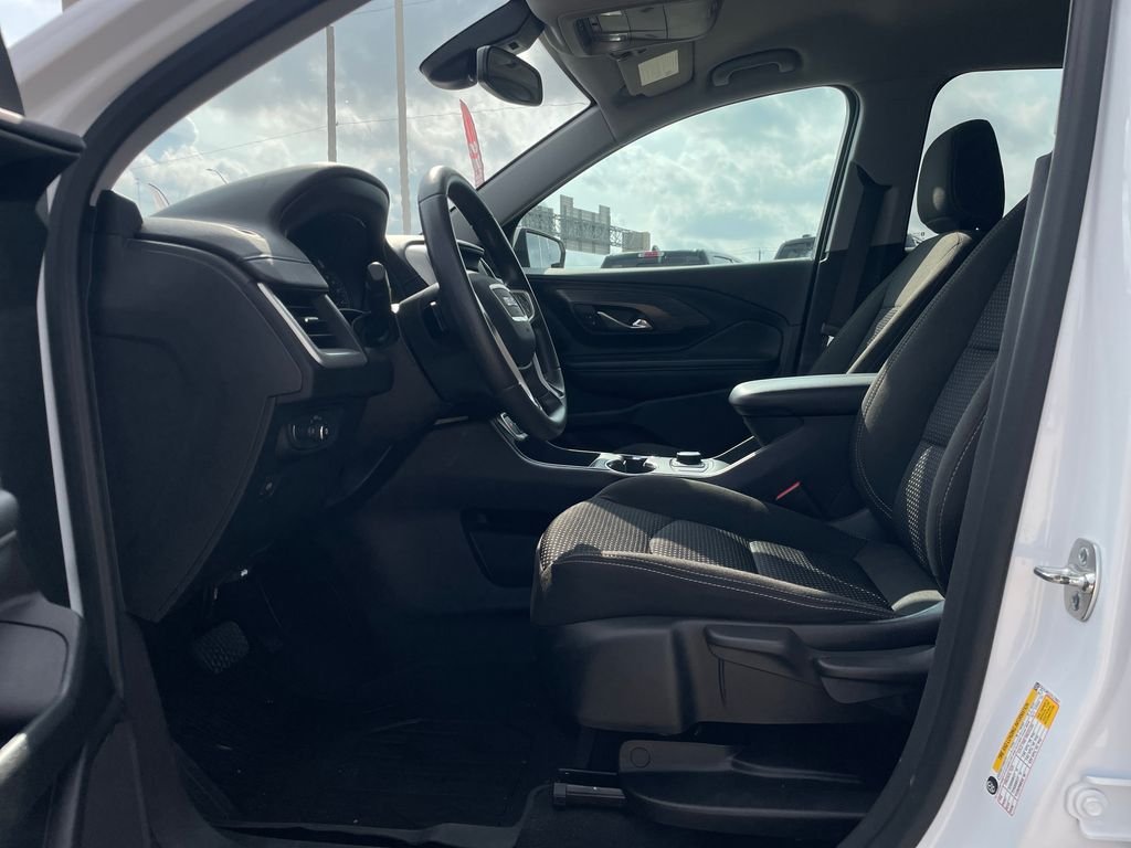 Used 2024 White GMC SLE image 23