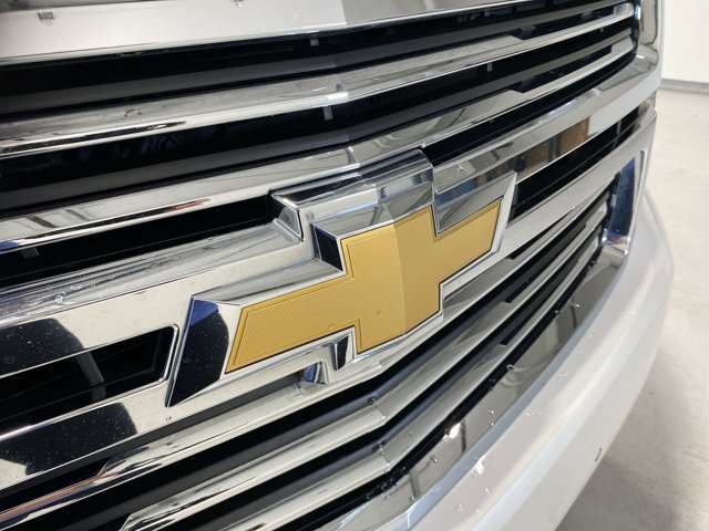 Used 2020 Iridescent Pearl Tricoat Chevrolet Premier image 31