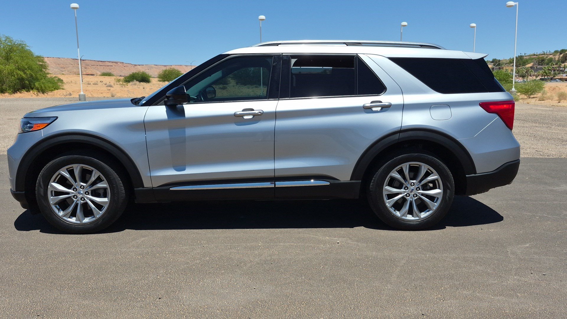 Used 2023 Silver Metallic Ford Limited image 6