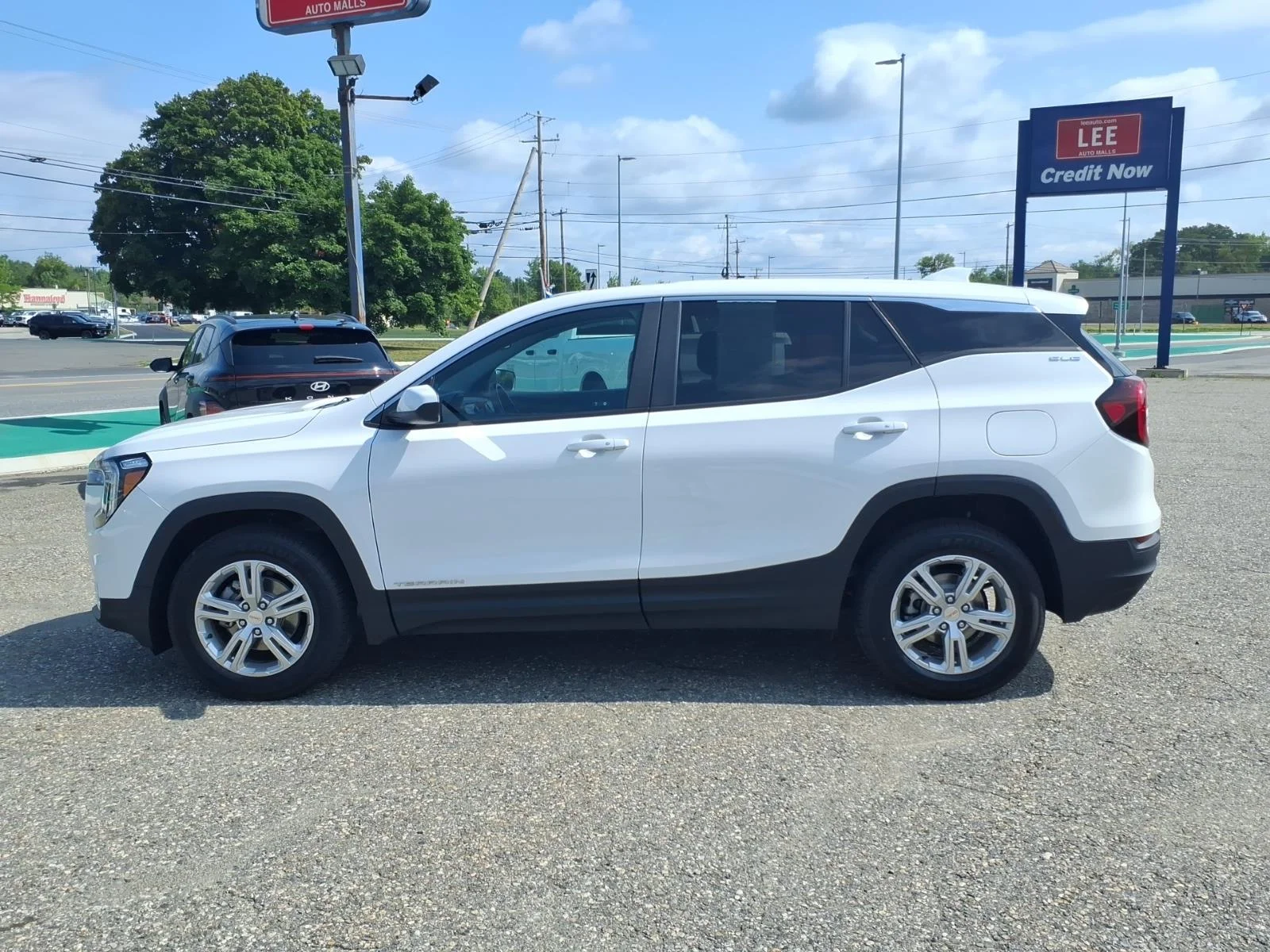 Used 2024 Summit White GMC SLE image 8