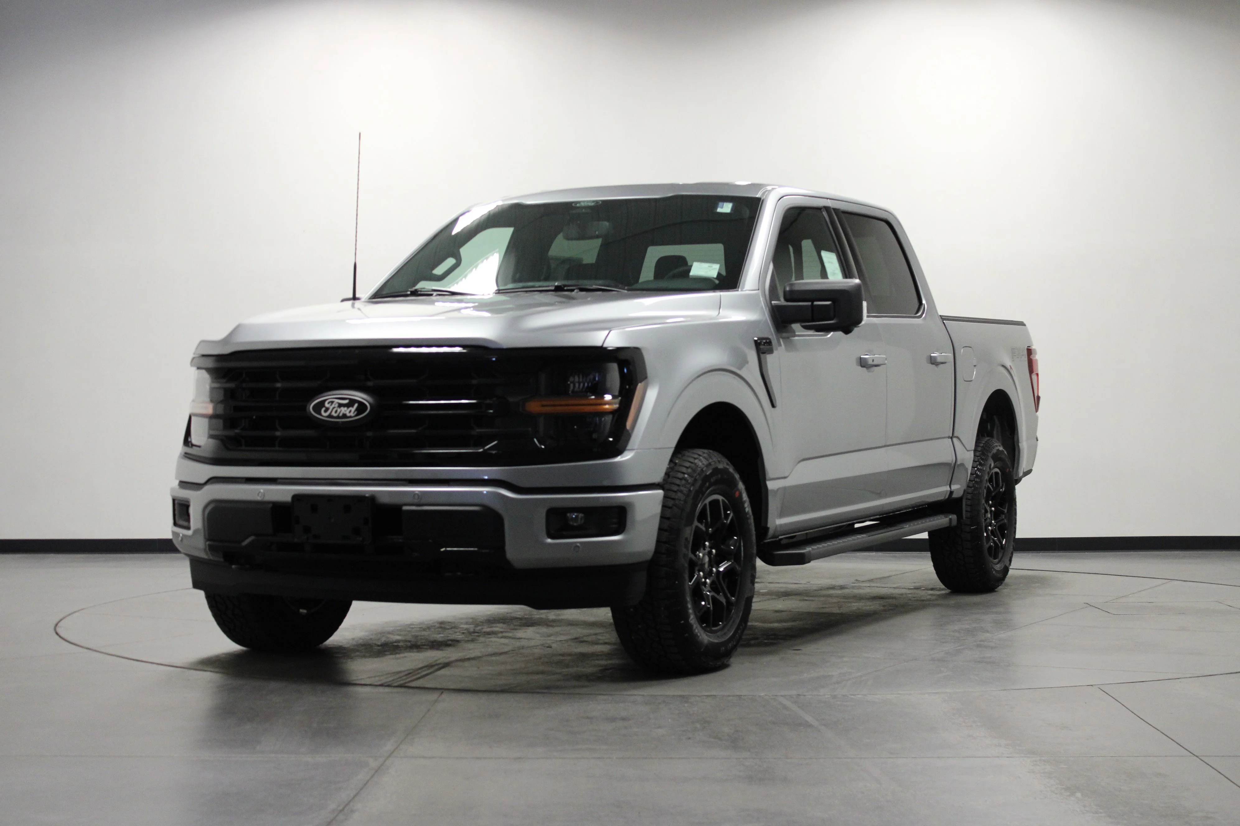 New 2026 Iconic Silver Metallic Ford XLT image 8