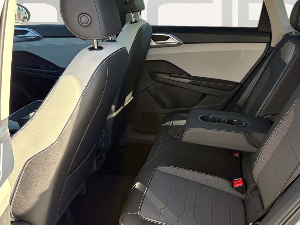 New 2026 Pure White Volkswagen SE image 23