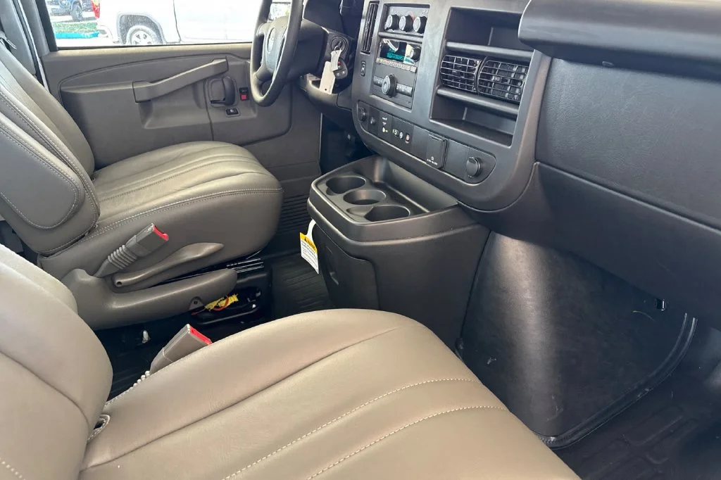 2025 GMC Savana Cargo Work Van - Photo 14