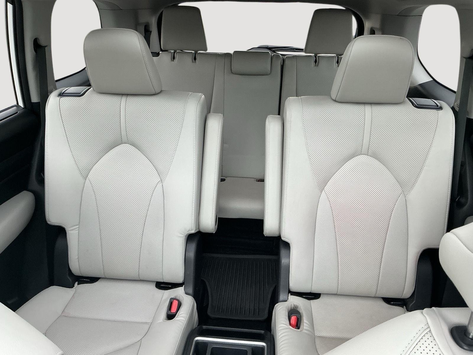 Certified Used 2024 Wind Chill Pearl Toyota Limited image 6