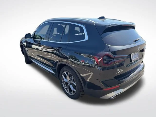 Used 2022 Black BMW sDrive30i image 11