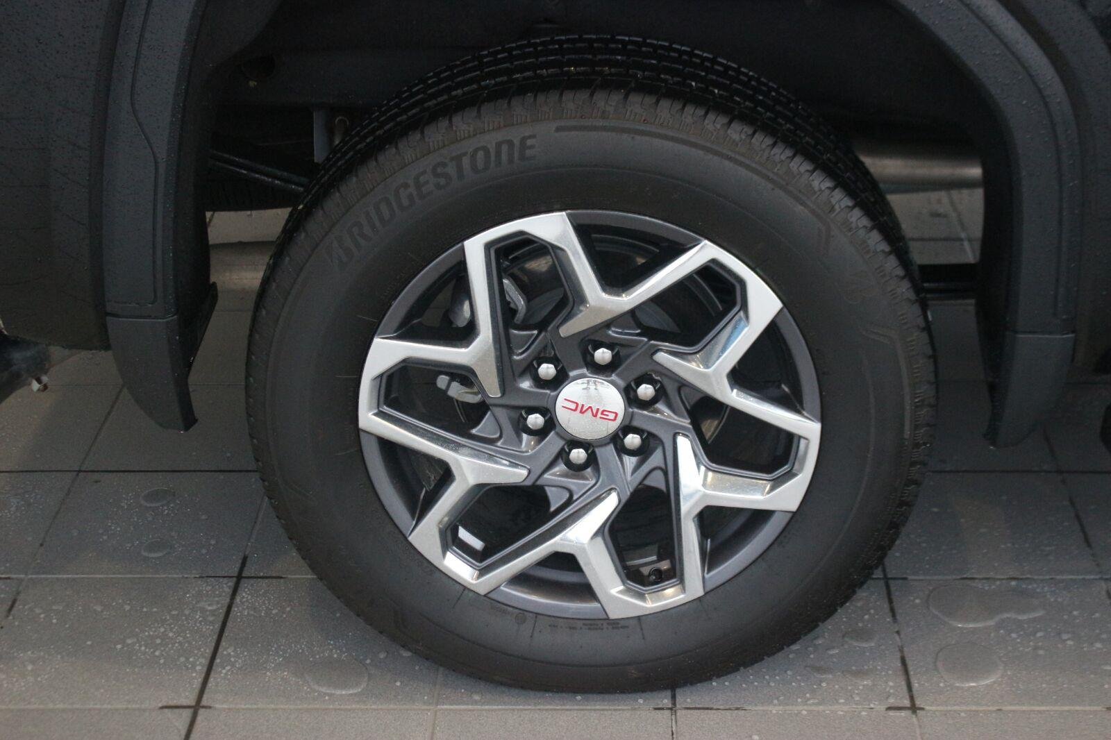 Used 2026 Onyx Black GMC SLT image 31