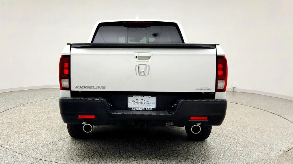 Used 2023 Platinum White Pearl Honda RTL AWD image 6